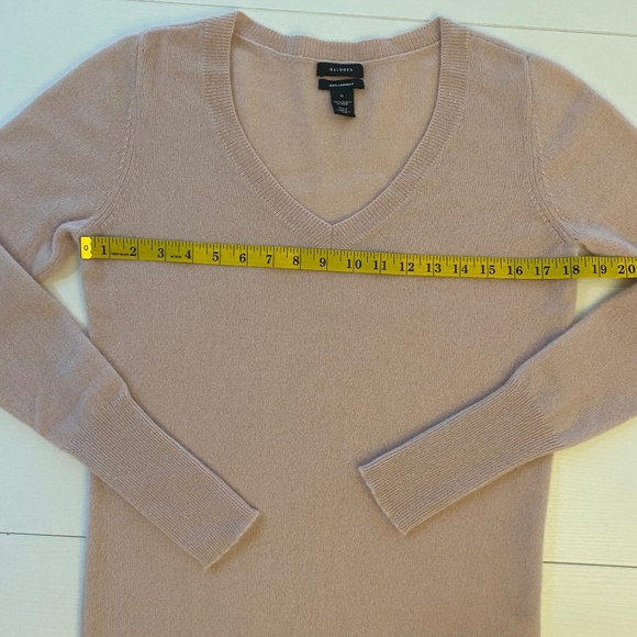 Halogen Nordstrom V-Neck 100% Cashmare Sweater Light Lavender Size M - Picture 12 of 14